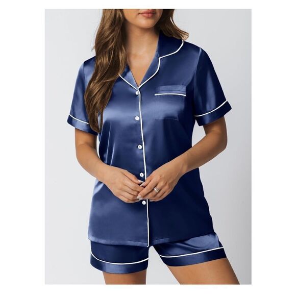 Matching silk satin pajama set - Picture 2 of 6